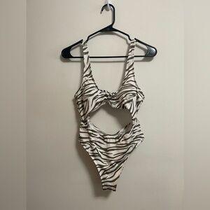 ASOS - Free Society - Women’s‎ Zebra Cut Out Swimsuit
- Green & White - Size 8